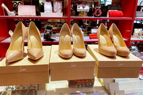 louboutinsoutletuk.com